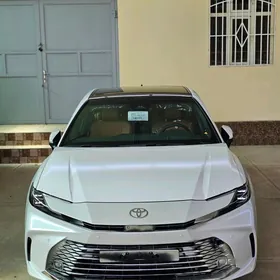 Toyota Camry 2025