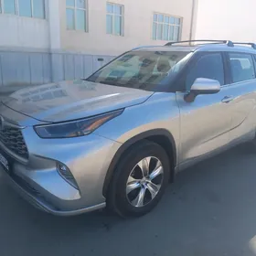 Toyota Highlander 2022