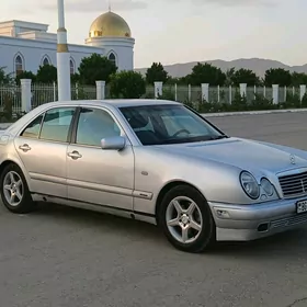 Mercedes-Benz E320 1996