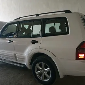 Mitsubishi Montero 2002