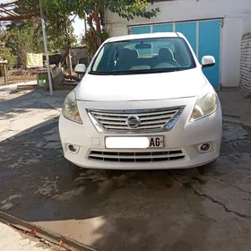 Nissan Versa 2012