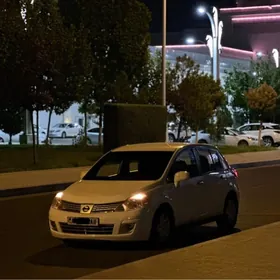 Nissan Versa 2011