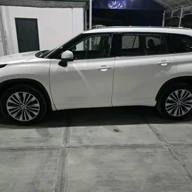Toyota Highlander 2020