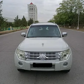 Mitsubishi Pajero 2011
