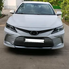 Toyota Camry 2021