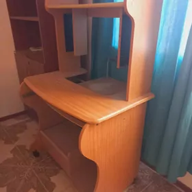kompyuterny stol