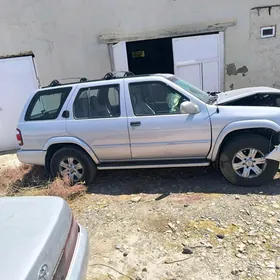 Nissan Pathfinder 2000