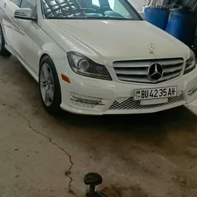 Mercedes-Benz C300 2012