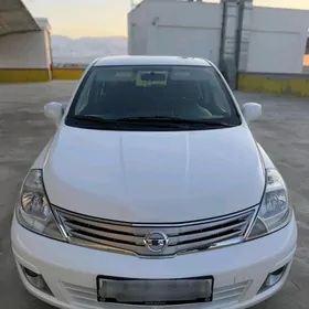 Nissan Versa 2012