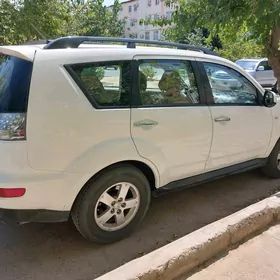 Mitsubishi Outlander 2011