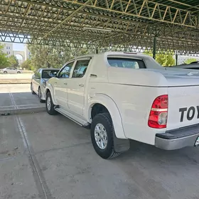 Toyota Hilux 2014