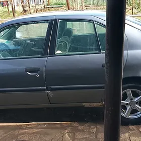 Nissan Primera 1995