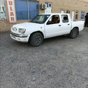 Nissan Navara 2001