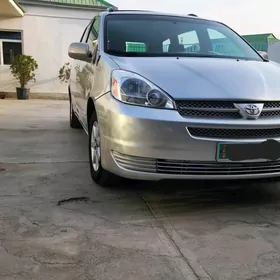 Toyota Sienna 2004