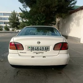 Nissan Primera 2001