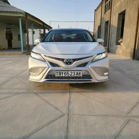 Toyota Camry 2021