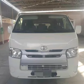 Toyota Hiace 2015