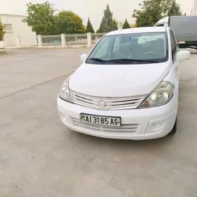 Nissan Tiida 2010