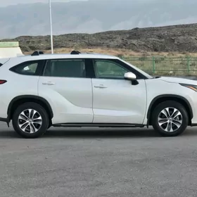 Toyota Highlander 2021