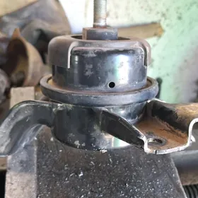 Kia kadenza motor podușka
