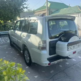 Mitsubishi Pajero 2014
