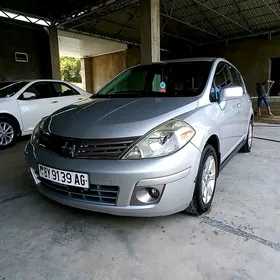 Nissan Versa 2012