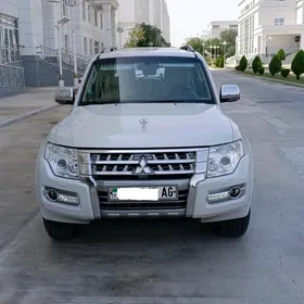 Mitsubishi Pajero 2015