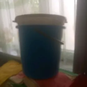 Ведра большие пластмасс.