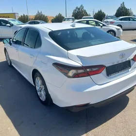 Toyota Camry 2021