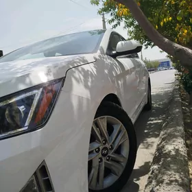 Hyundai Elantra 2020