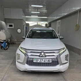 Mitsubishi Pajero 2020