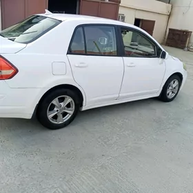 Nissan Tiida 2011