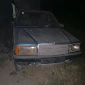 Mercedes-Benz 190E 1983