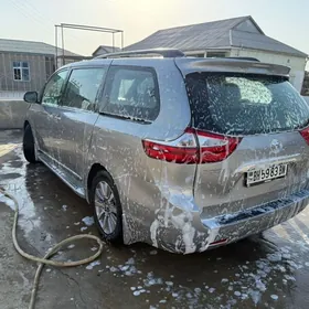 Toyota Sienna 2018
