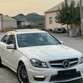 Mercedes-Benz C300 2011