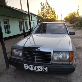 Mercedes-Benz E-Class 1993