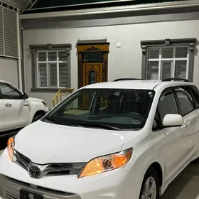 Toyota Sienna 2020