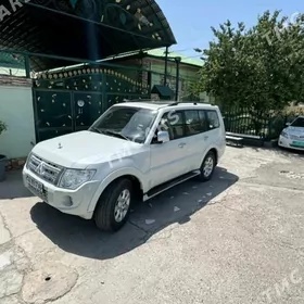 Mitsubishi Pajero 2014