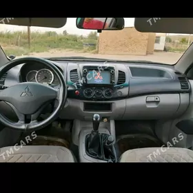 Mitsubishi L200 2010