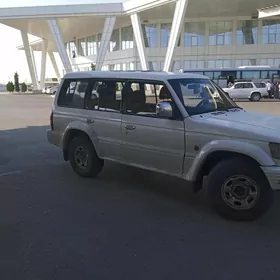 Mitsubishi Pajero 1992