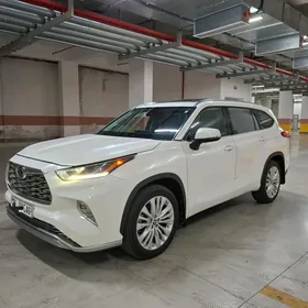 Toyota Highlander 2021