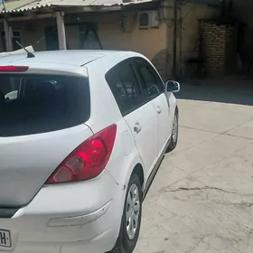 Nissan Versa 2012