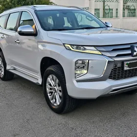 Mitsubishi Pajero 2020