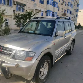Mitsubishi Pajero 2002