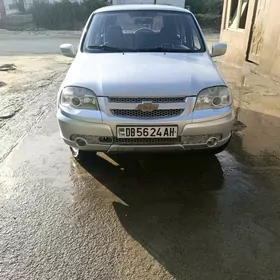Chevrolet Niva 2012