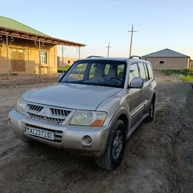 Mitsubishi Pajero 2004