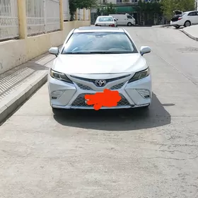 Toyota Camry 2018