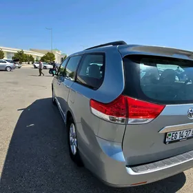 Toyota Sienna 2012