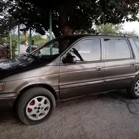Mitsubishi Chariot 1993