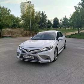Toyota Camry 2021